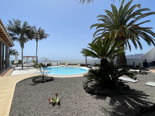 Privater Außenpool in der Unterkunft Tajuya Luxury Villas La Palma, perfekt für einen Luxusurlaub.