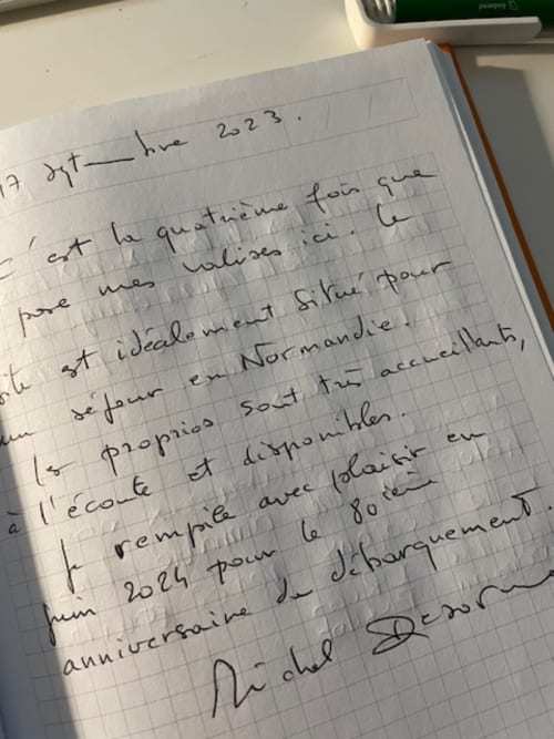 Note manuscrite d'un client dans le carnet des Gîtes Les Rainettes, Vienne-en-Bessin