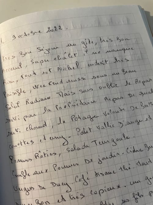 Entrée de journal manuscrite en français datée d'octobre 2022 aux Gîtes Les Rainettes, Vienne-en-Bessin