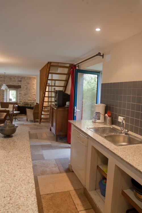Cuisine ouverte et séjour de la grange d'Andressac aux Chambres d'hôtes Les Pratges, Figeac