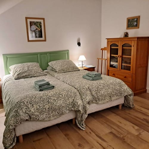 Das grüne Zimmer von La Clozette: Hier sieht man zwei Betten 90 x 200.