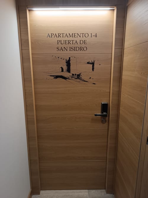 Puerta de apartamento de madera para Apartamento 1-4 Puerta de San Isidro con grabado de barco náutico