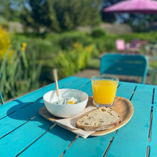 Petit déjeuner au bord de l'eau