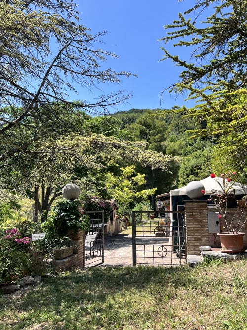 Immersa nel verde, l'Aia dell'Abate di Collepino (Spello) ti offre un luogo unico ed esclusivo per i tuoi eventi.