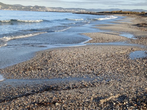 Plage de l'Almanarre - VacancesGiens seasonal rental apartment - Close to the apartment Le Mérou
