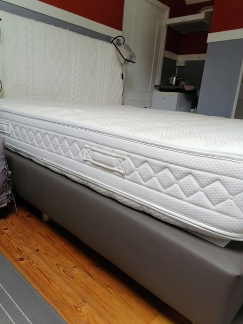 The mattress, soft and comfortable.