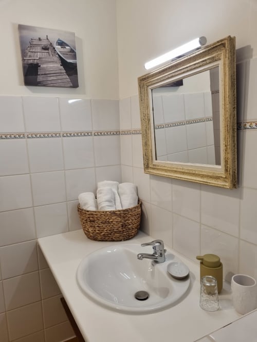 avel-chambre d hôtes-bedandbeakfast- repos-lit-bathroom- morbihan-bretagne-guidel