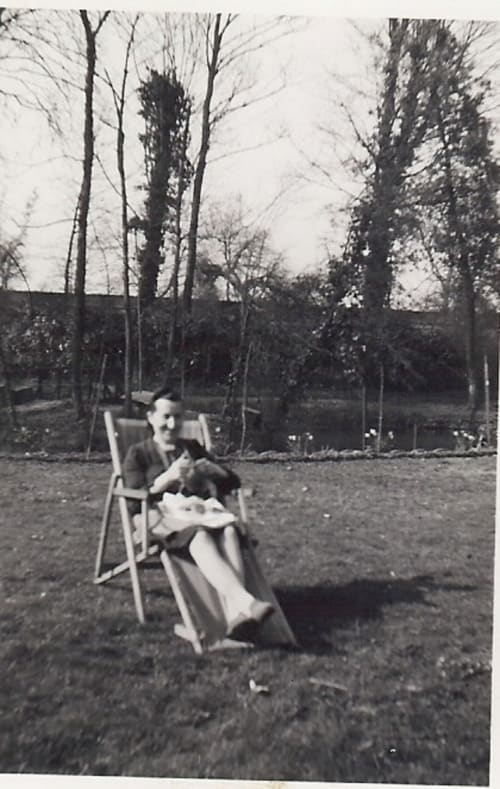 Vieille photo d'un jardin d'Abbeville après guerre entre le pont de la gare et le pont de Talance