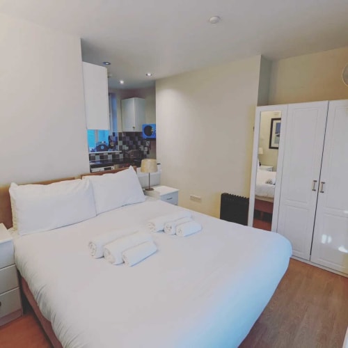 Well appointed Studio West Kensington Castletown Apartments London