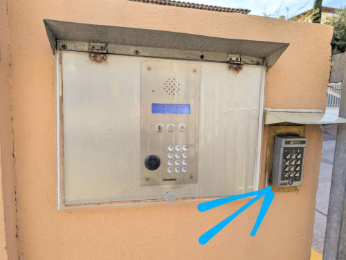 Code portillon - VacancesGiens - proche de l'appatement Le Mérou