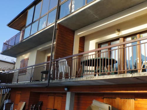  Gîtes Des Planchettes à Marigny avec finitions bois, terrasses multiples et architecture contemporaine