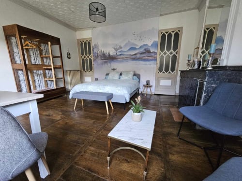 Geräumiges Doppelzimmer MONTAGNE in der Bastide du Thoré mit Gartenblick, komfortablem Bett und moderner Einrichtung