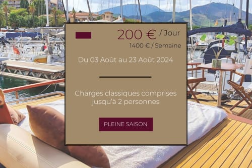 Affichage des tarifs de location de voiliers à la marina de Banyuls-sur-Mer, indiquant 200€ par jour pour l'été 2024