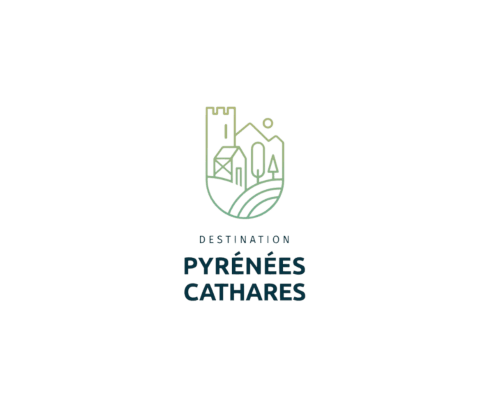 Logo Destino Pirineos Cátaros con icono de castillo y paisaje para la hospitalidad de Mirepoix