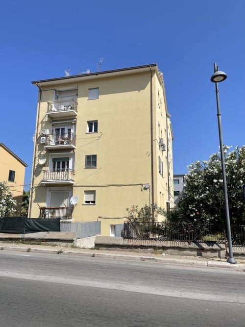 Edificio residenziale giallo a San Giacomo degli Schiavoni, Italia - Esterno Rigiariloo Home Apartments