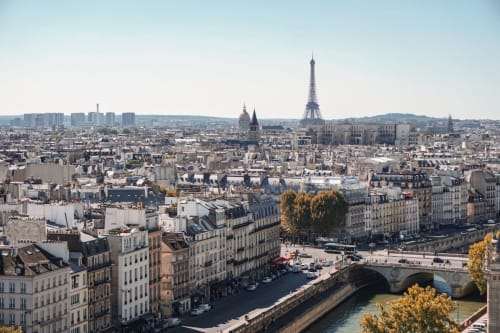 Skyline de París amb vista de la Torre Eiffel des de Chevilly-Larue, prop de l'Appart Hôtel Panambi