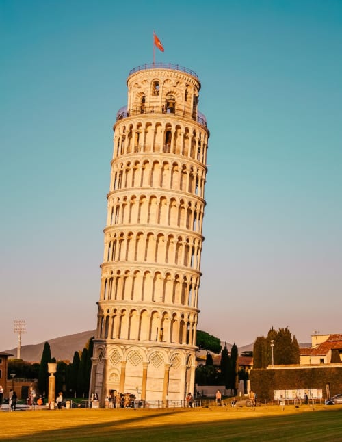 Torre di Pisa pendente vicino all'Apartment Tirreno a Tirrenia, Italia