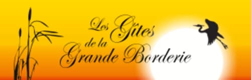 Logo Gîtes De La Grande Borderie avec coucher de soleil sur les champs près de Saint Gervais, France