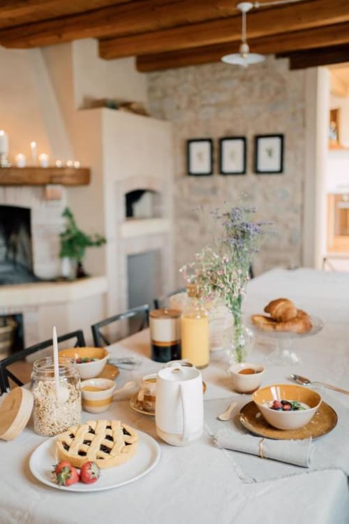 breakfast in the farmhouse 