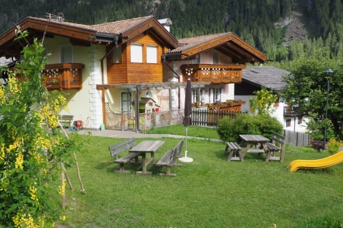 Residence Rodolon Alpine-Chalets mit Picknickplätzen und Spielplatz in Mazzin, Dolomiten