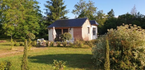 cottage, countryside, Normandy, Impressionism, waterside, banks of the Seine, the Seine, calm, silence, garden, 100 km from Paris, Giverny, Rouen, Val de Reuil, Louviers, Eure, Les Andelys, Claude Monet, Impressionists, eco-friendly, intimacy, romantic getaway, couples' getaway, rejuvenation, Le Vaudreuil, Tournedos-sur-Seine, Porte de Seine, Nature, France, Design, vintage, decoration, comfort, high-end, luxury, pleasure, cycling along the Seine, Seine à vélo, cycling, business stays, bed and breakfast, guest house, charming cottage, fishing, hiking, golf, romantic getaway, Nature, hidden gem, wonderful, exceptional, fabulous, 5 stars, BBQ, 