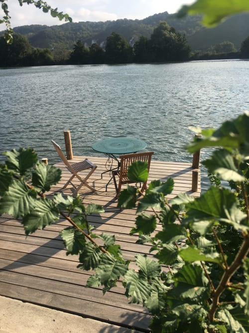 Lanterne, campagne, Normandie, Impressionnisme, bord de l'eau, bord de Seine, la Seine, calme, silence, jardin, 100 km de Paris, Giverny, Rouen, Val de Reuil, Louviers, Eure, Les Andelys, Claude Monet, Impressionnistes, éco-responsable, intimité, séjour en amoureux, séjour pour couples, ressourcement, Le Vaudreuil, Tournedos-sur-Seine, Porte de Seine, Nature, France, Design, vintage, décoration, confort, haut de gamme, luxe, plaisir, terrasse, parc, privé, décoration, haut de gamme, belles prestations, vue Seine, pêche, randonnée, repos, ressourcement, ponton, bateau, toutes saisons, printemps, été, automne, hiver, pet friendly, animaux acceptés