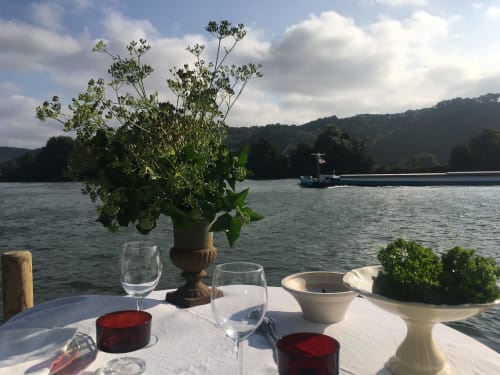 Lanterne, campagne, Normandie, Impressionnisme, bord de l'eau, bord de Seine, la Seine, calme, silence, jardin, 100 km de Paris, Giverny, Rouen, Val de Reuil, Louviers, Eure, Les Andelys, Claude Monet, Impressionnistes, éco-responsable, intimité, séjour en amoureux, séjour pour couples, ressourcement, Le Vaudreuil, Tournedos-sur-Seine, Porte de Seine, Nature, France, Design, vintage, décoration, confort, haut de gamme, luxe, plaisir, terrasse, parc, privé, décoration, haut de gamme, belles prestations, vue Seine, pêche, randonnée, repos, ressourcement, ponton, bateau, toutes saisons, printemps, été, automne, hiver, pet friendly, animaux acceptés