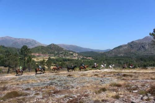 Grupo de passeio a cavalo na Serra do Gerês, Casa da Luz Gerês, Vieira do Minho Portugal
