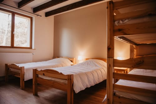 Chambre rustique avec lits jumeaux au Repaire Des Darous B&B à Saulxures sur Moselotte, France