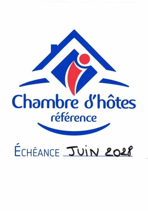 Logo de certificación Chambres d'hôtes con fecha de vencimiento junio 2028 para Domaine des Lavarines