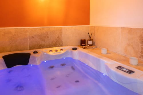 jaccuzi spa chambre suite hotel Love room Nuits d'Audace Alés