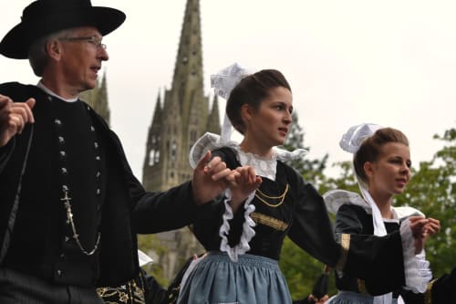 bretagne, danse, biniou, bombarde, gavotte, quimper, costume, cornouaille