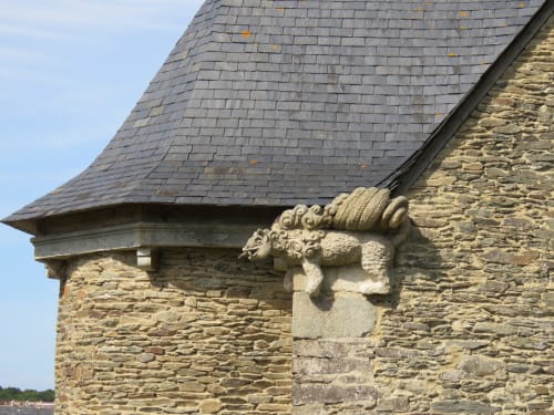 Gargouille, Patrig ar Goarnig, chimère, tourelle, manoir, Bretagne, sculpture, tailleur de pierre