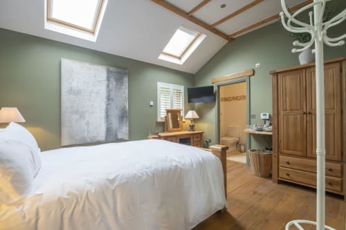 Stable Lodge B&B in Cheltenham | King Sized Room (Room 2)