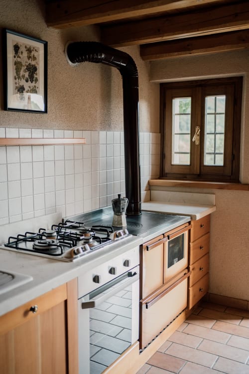fully furnished kitchen