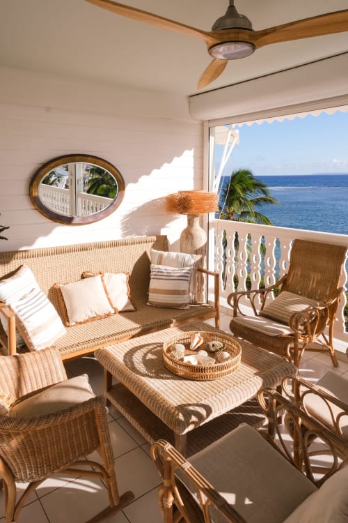 Cet appartement de luxe à St-François incarne l'art de vivre caribéen dans toute sa splendeur. Entre confort ultime, vue imprenable à 180° sur la mer et la marina et emplacement idyllique, il offre une expérience de vie incomparable