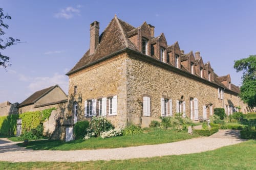 Le Prieuré du Preux, manoir en pierre aux toits mansardés à Sépeaux-Saint-Romain, France