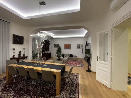 Moderno appartamento open-plan a Saint Michel, Gorizia con zona pranzo, living e elegante design dell'illuminazione