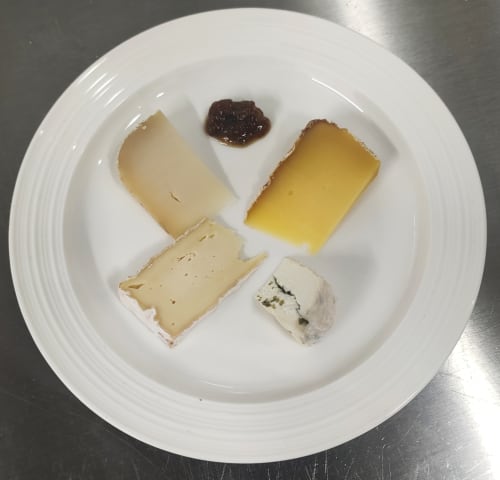 tomme des montagnes noires, tifenn le moal, hermine de plouyé, torr penn, tomme de chèvre monts d'arrée, quatre saisons, huelgoat, fromage, gastronomie, menu de table d'hôtes