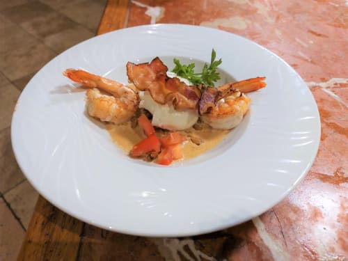 Crevettes et pétoncles poêlés, lard et poivrons rouges à La Bergerie Du Moulin, Taradeau