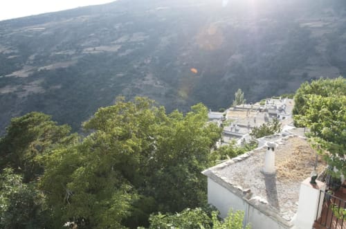 Vistas del hondo del pueblo de Capileira desde salon y terraza de Casa Josefa Capileira