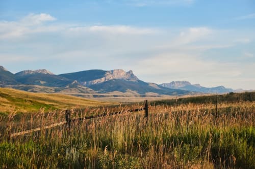 Scenic mountain landscape near Casa Rural Villa del Jerte in El Torno, Cáceres with golden fields and distant peaks