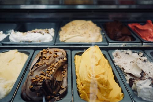 Parfums de glace à l'Hôtel Le Trouville, Trouville-sur-Mer : chocolat, vanille et autres variétés de gelato