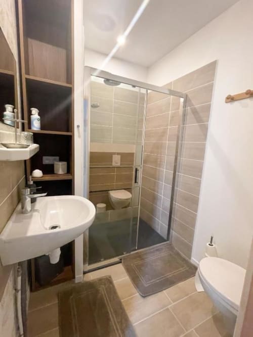 gîte salle de bain grande douche