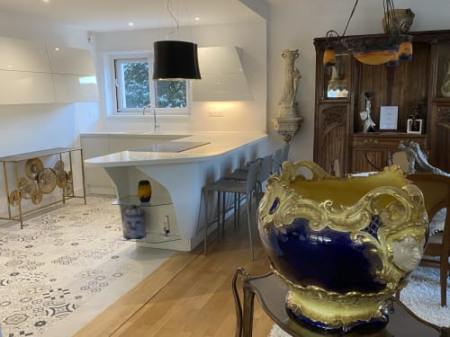 Ultramoderne Küche (Giugiaro-Design) und Jugendstil-Esszimmer, klimatisiert, Großer und seltener Sarreguemines-Blumentopf.