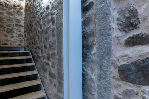 Rustic stone staircase with wooden steps in Centro Da Viola hotel, Olbia
