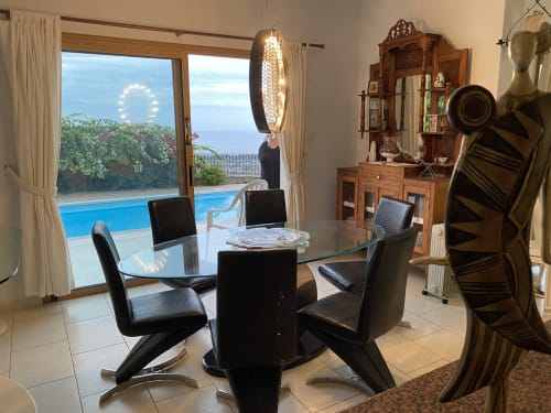 Klimatisierter Speisesaal (Designermöbel) und Pool- und Meerblick