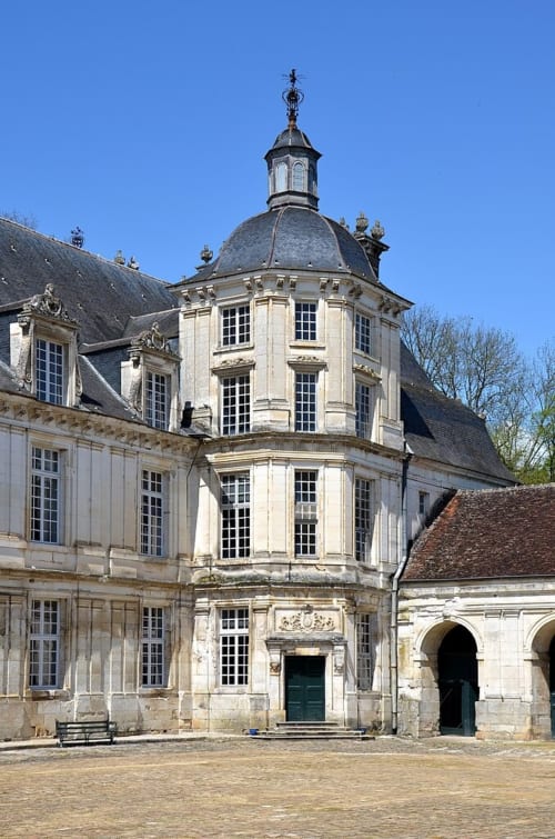 cour du château de Tanlay