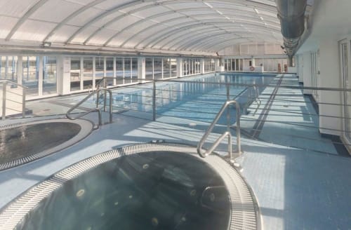 Indoor swimming pool with spa area at Complejo Turístico Retiro del Teatro, Almagro, under glass enclosure with natural light