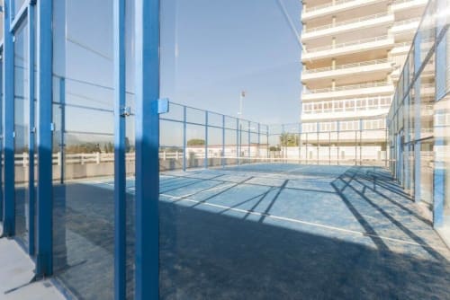 Sunny outdoor terrace with blue railings at Complejo Turístico Retiro del Teatro in Ciudad Real, featuring sea views and